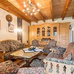Grosses Gaestehaus Сasa de vacaciones Sudwalde